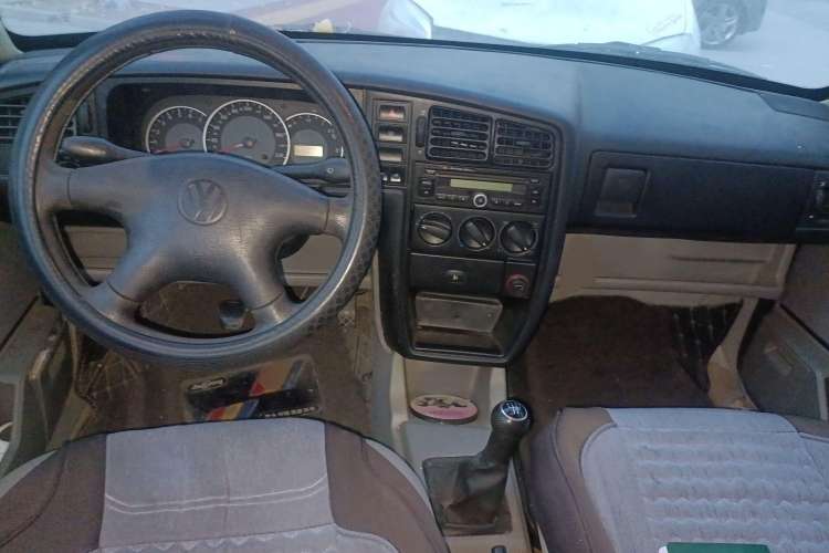Used Volkswagen Jetta 2008 CiF-P Partner Center Console