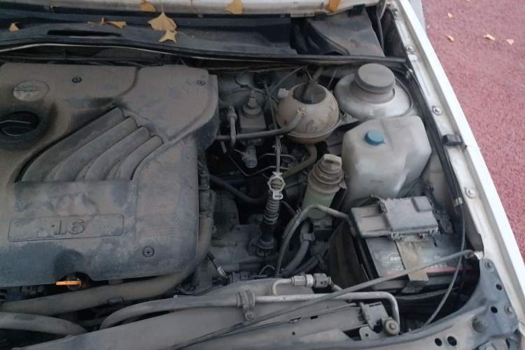 Used Volkswagen Jetta 2008 CiF-P Partner Engine Bay Left