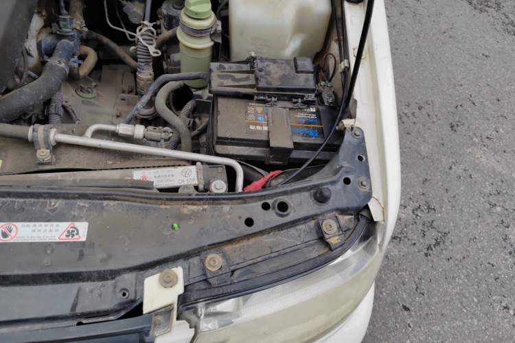 Used Volkswagen Jetta 2008 CIX-P Partner Model Engine Bay Left