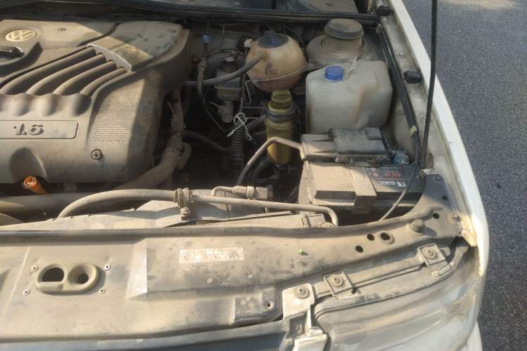 Used Volkswagen Jetta 2008 CiF-P Partner Engine Bay Left