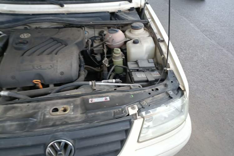Used Volkswagen Jetta 2008 CIX-P Partner Model Engine Bay Left