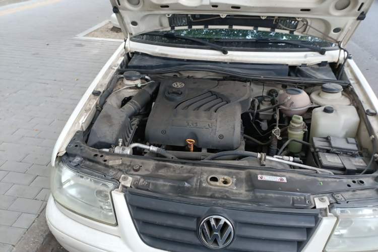 Used Volkswagen Jetta 2008 CIX-P Partner Model Engine Bay Right