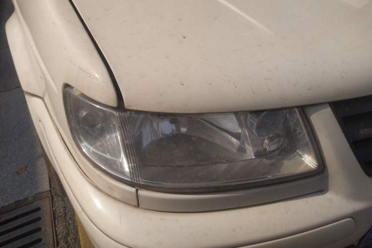 Used Volkswagen Jetta 2008 CiF-P Partner Right Front Headlight