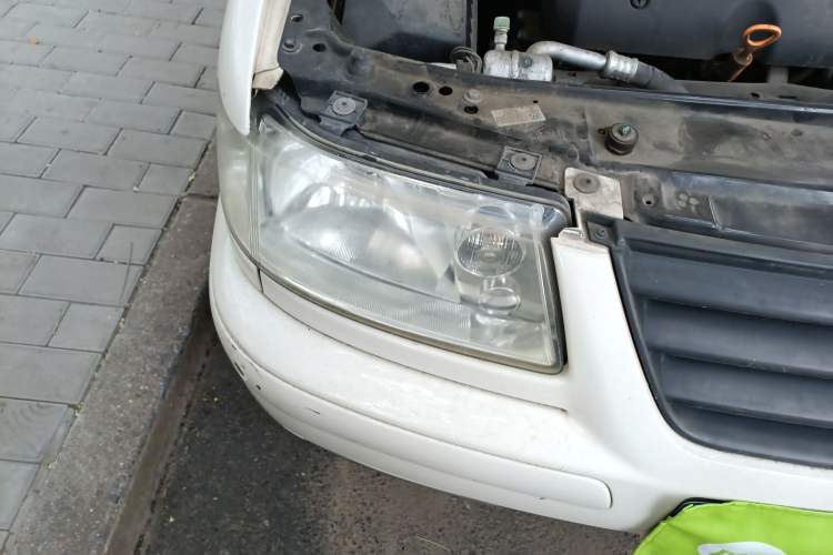 Used Volkswagen Jetta 2008 CIX-P Partner Model Right Front Headlight