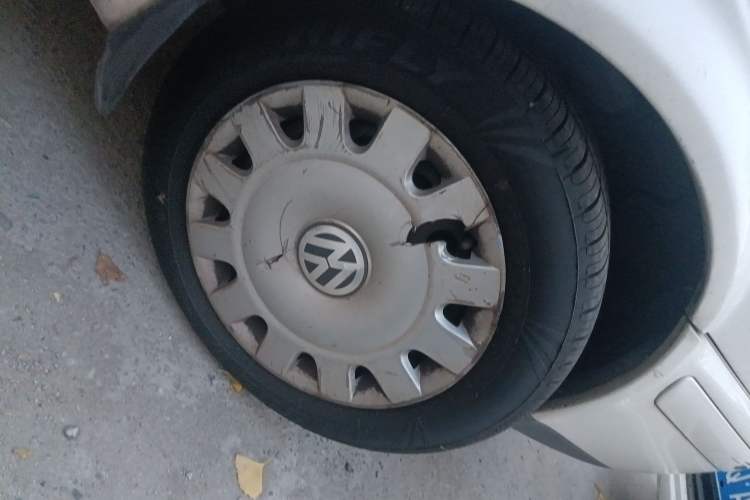 Used Volkswagen Jetta 2008 CiF-P Partner Right Front Wheel Hub
