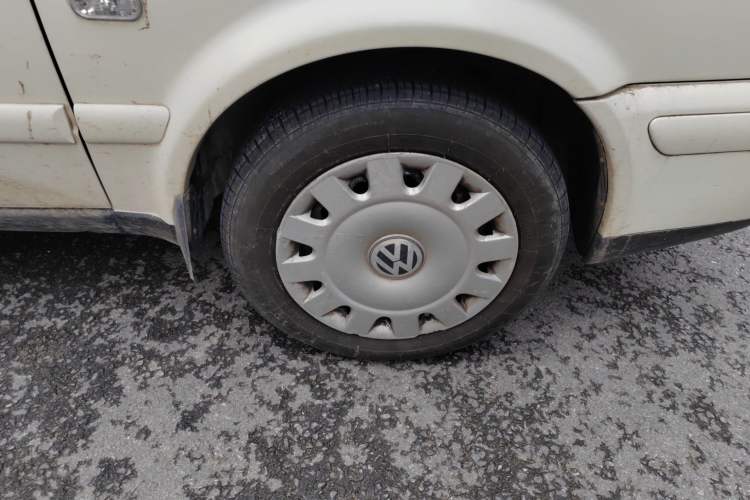 Used Volkswagen Jetta 2008 CIX-P Partner Model Right Front Wheel Hub