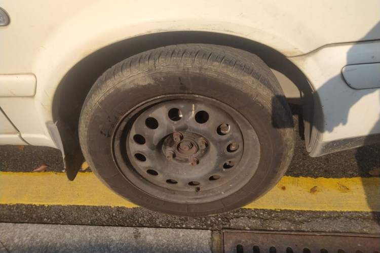 Used Volkswagen Jetta 2008 CiF-P Partner Right Front Wheel Hub