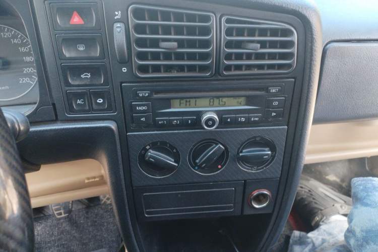 Used Volkswagen Jetta 2010 1.6L Vanguard Audio And AC Panel