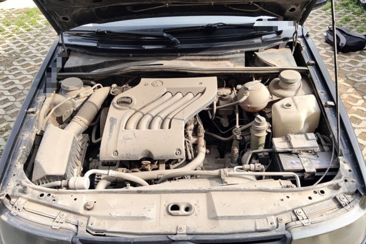 Used Volkswagen Jetta 2010 1.6L Partner Engine Bay