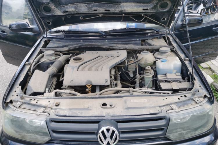 Used Volkswagen Jetta 2010 1.6L Partner Engine Bay
