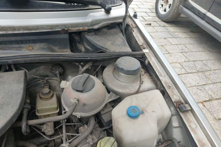 Used Volkswagen Jetta 2010 1.6L Partner Engine Bay Left