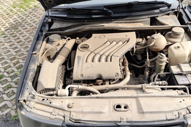 Used Volkswagen Jetta 2010 1.6L Partner Engine Bay Right