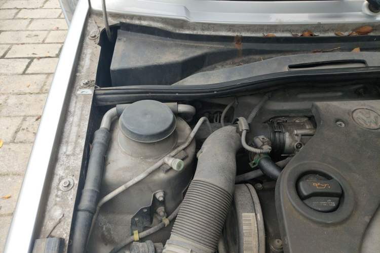Used Volkswagen Jetta 2010 1.6L Partner Engine Bay Right