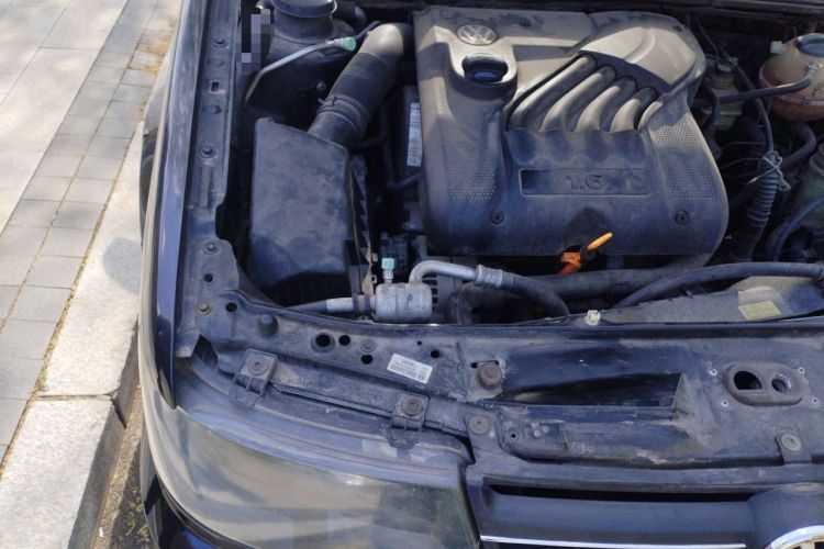 Used Volkswagen Jetta 2010 1.6L Vanguard Engine Bay Right