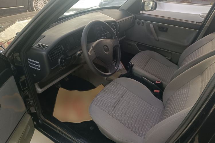 Used Volkswagen Jetta 2010 1.6L Partner Interior 3