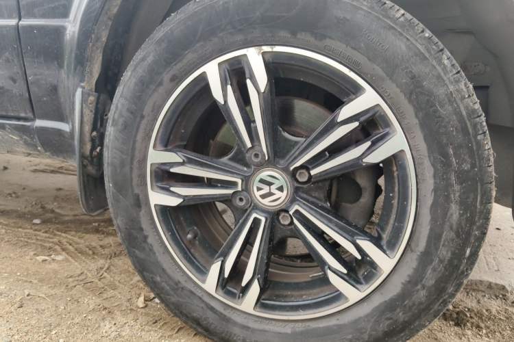 Used Volkswagen Jetta 2010 1.6L Partner Right Front Wheel Hub