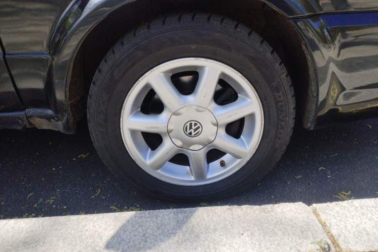 Used Volkswagen Jetta 2010 1.6L Vanguard Right Front Wheel Hub