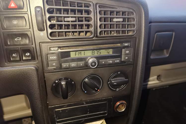 Used Volkswagen Jetta 2010 1.6L Partner Audio And AC Panel