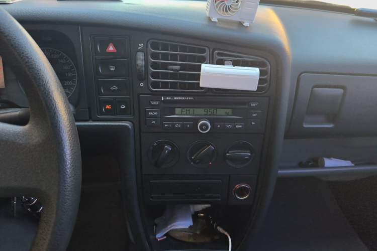 Used Volkswagen Jetta 2010 1.6L Partner Audio And AC Panel