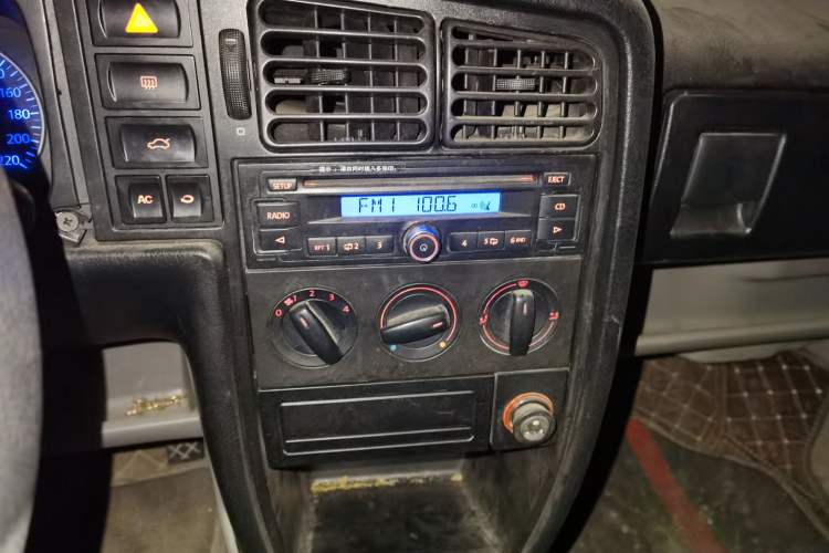 Used Volkswagen Jetta 2010 1.6L Partner Audio And AC Panel