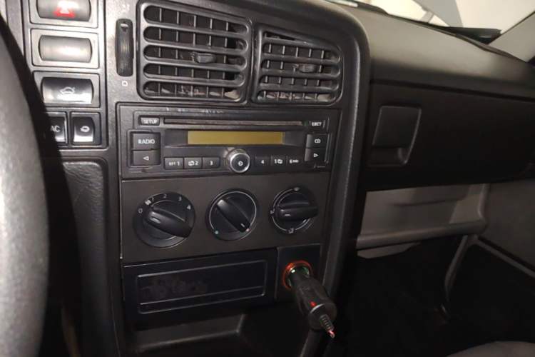Used Volkswagen Jetta 2010 1.6L Partner Audio And AC Panel