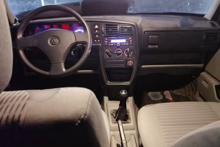 Used Volkswagen Jetta 2010 1.6L Partner Center Console
