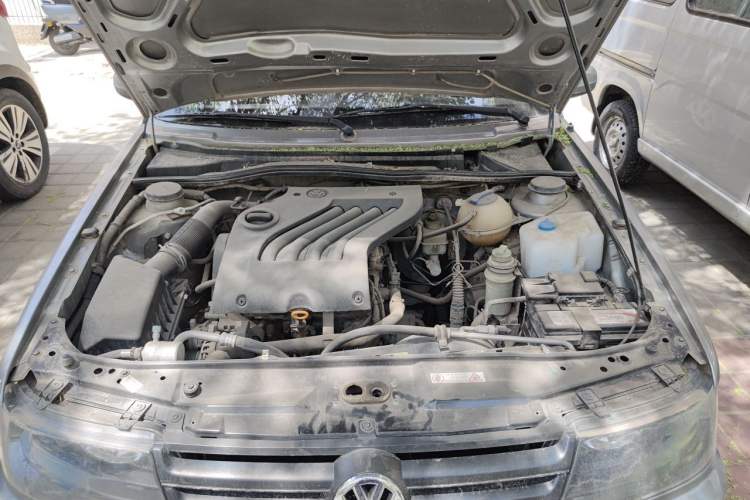 Used Volkswagen Jetta 2010 1.6L Partner Engine Bay
