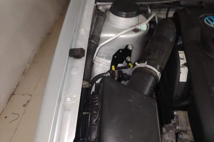 Used Volkswagen Jetta 2010 1.6L Partner Engine Bay Right