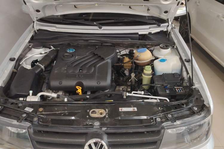 Used Volkswagen Jetta 2010 1.6L Partner Engine Bay
