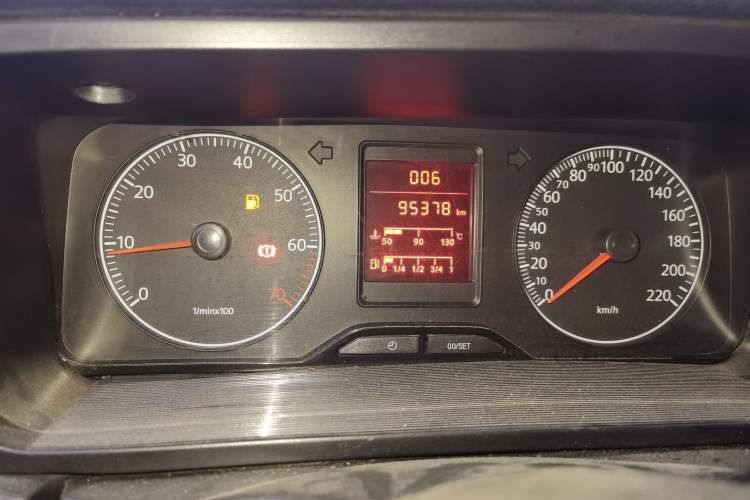 Used Volkswagen Jetta 2010 1.6L Partner Odometer Close Up
