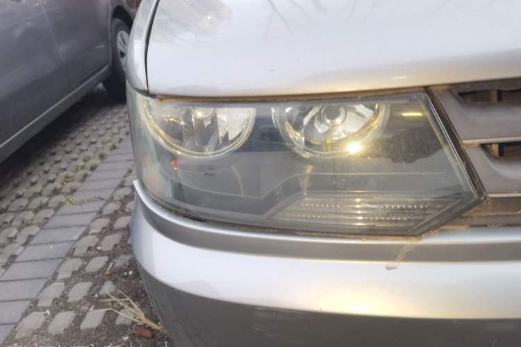 Used Volkswagen Jetta 2010 1.6L Partner Right Front Headlight