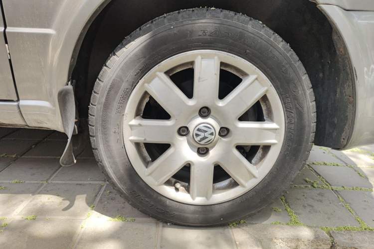 Used Volkswagen Jetta 2010 1.6L Partner Right Front Wheel Hub