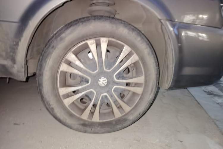 Used Volkswagen Jetta 2010 1.6L Partner Right Front Wheel Hub