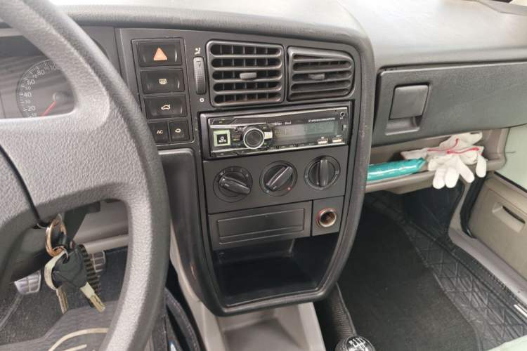 Used Volkswagen Jetta 2010 1.6L Partner Audio And AC Panel