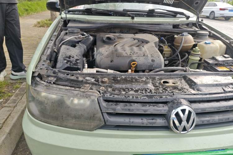 Used Volkswagen Jetta 2010 1.6L Partner Engine Bay Right
