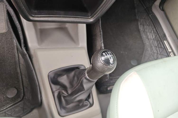 Used Volkswagen Jetta 2010 1.6L Partner Gear Lever