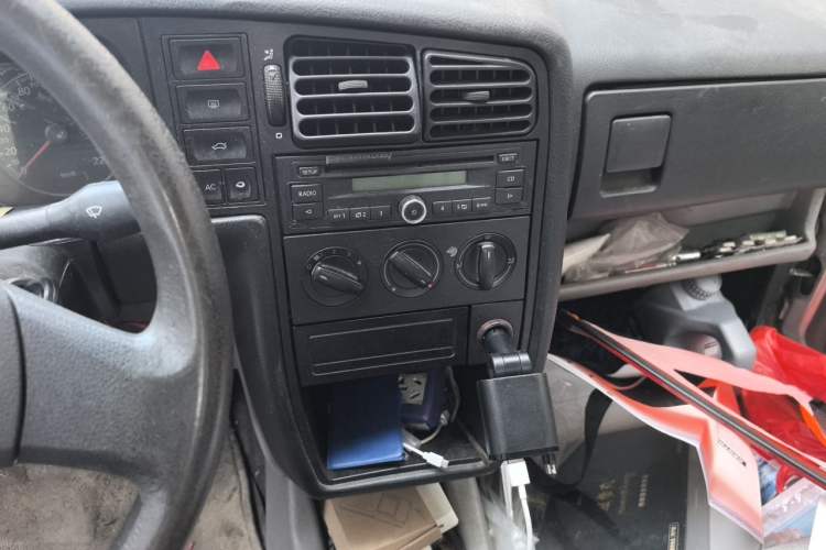 Used Volkswagen Jetta 2010 1.6L Partner Audio And AC Panel