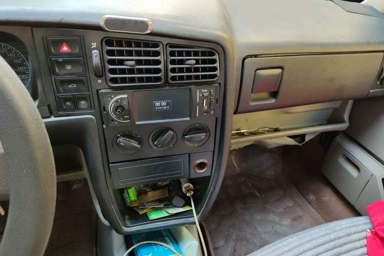 Used Volkswagen Jetta 2010 1.6L Partner Audio And AC Panel