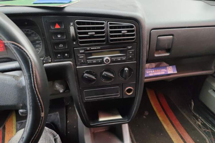Used Volkswagen Jetta 2010 1.6L Partner Audio And AC Panel