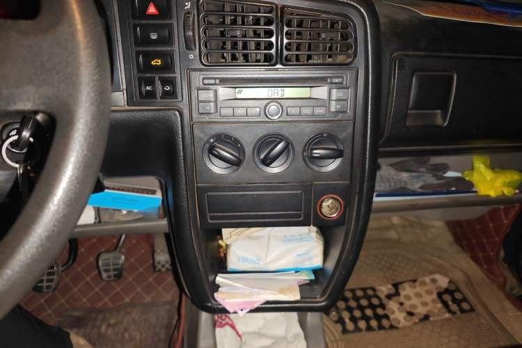 Used Volkswagen Jetta 2010 1.6L Partner Audio And AC Panel