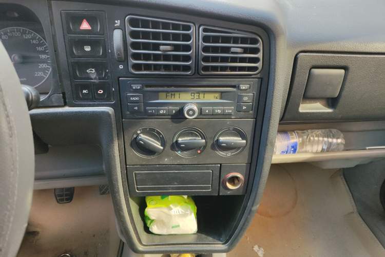 Used Volkswagen Jetta 2010 1.6L Partner Audio And AC Panel