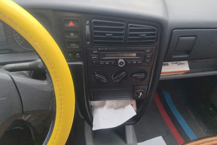 Used Volkswagen Jetta 2010 1.6L Partner Audio And AC Panel