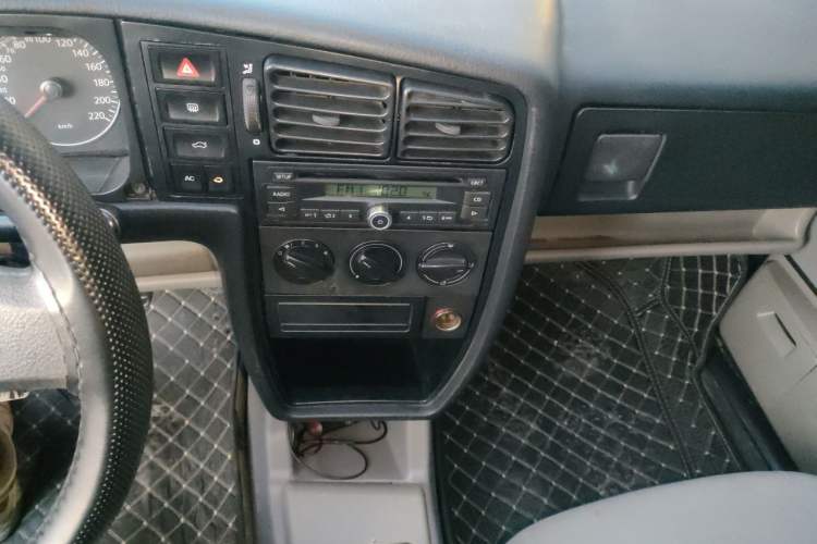 Used Volkswagen Jetta 2010 1.6L Partner Audio And AC Panel