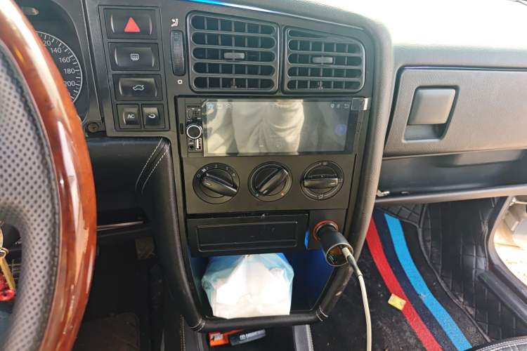 Used Volkswagen Jetta 2010 1.6L Partner Audio And AC Panel