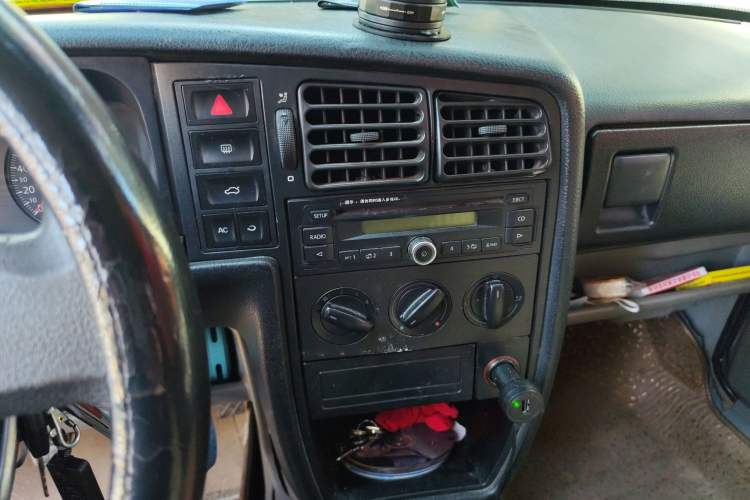 Used Volkswagen Jetta 2010 1.6L Partner Audio And AC Panel