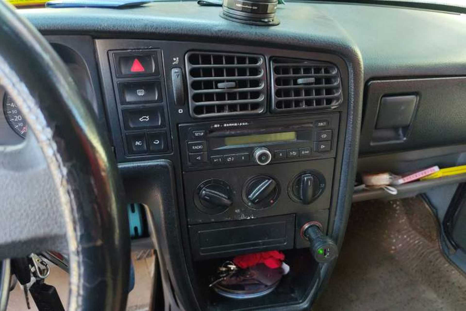 Used Volkswagen Jetta 2010 1.6L Partner Audio And AC Panel