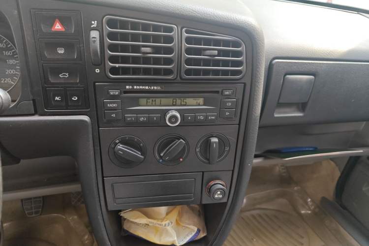 Used Volkswagen Jetta 2010 1.6L Partner Audio And AC Panel