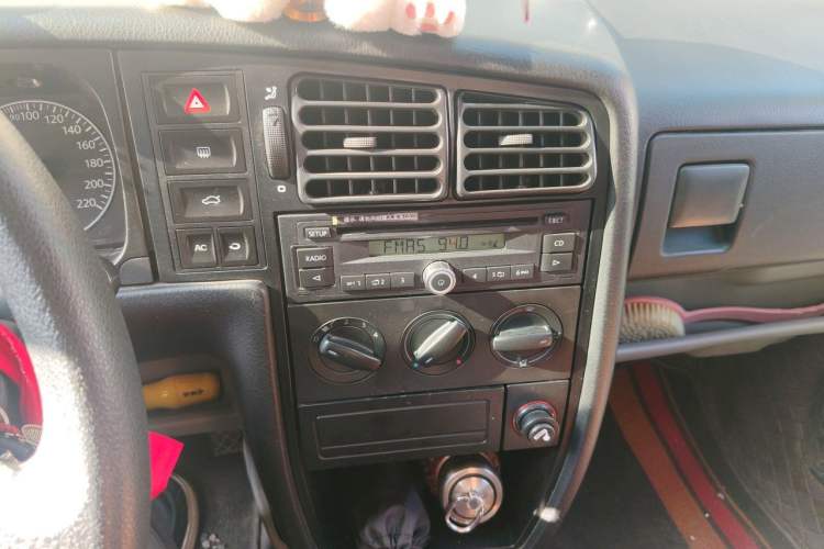 Used Volkswagen Jetta 2010 1.6L Partner Audio And AC Panel
