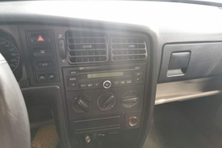 Used Volkswagen Jetta 2010 1.6L Partner Audio And AC Panel
