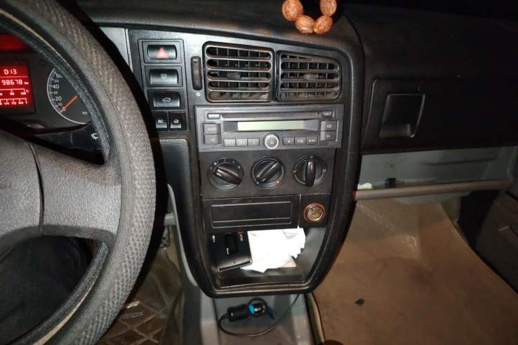 Used Volkswagen Jetta 2010 1.6L Partner Audio And AC Panel